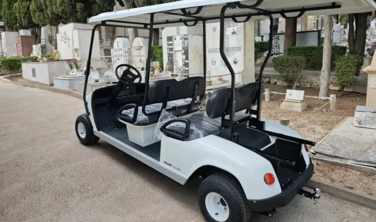 Veicolo elettrico nei cimiteri di Ragusa per trasporto anziani