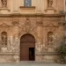 Facciata della Chiesa di San Domenico a Modica interessata dai lavori di restauro nel 2026.