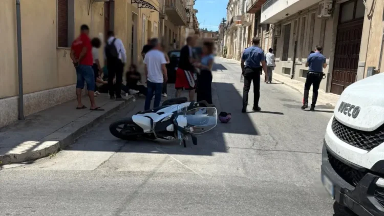 Incidente Rosolini ciclomotore via Galilei rilievi Carabinieri