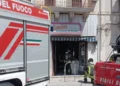 Vigili del fuoco davanti a una lavanderia a Scicli dopo una segnalazione di fumo