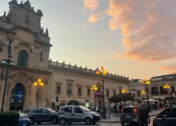 Riprese Rai nel centro storico di Scicli per il documentario sulla mostra di Giorgio De Chirico