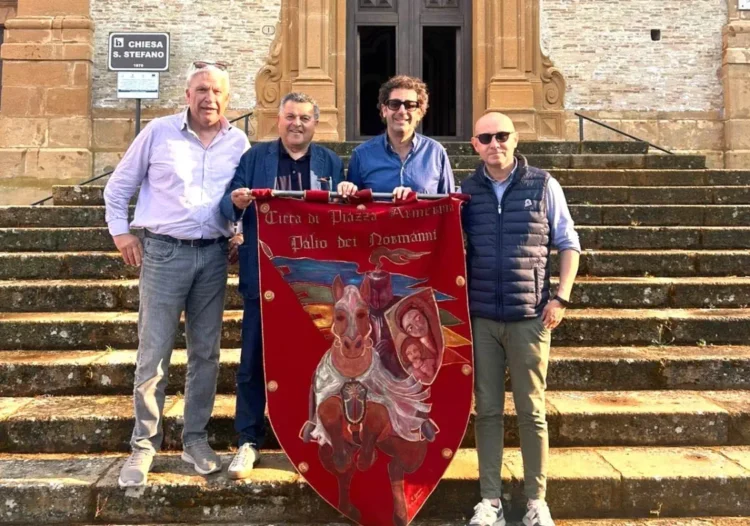 Corteo storico a Scicli per il gemellaggio tra Palio dei Normanni e Madonna delle Milizie