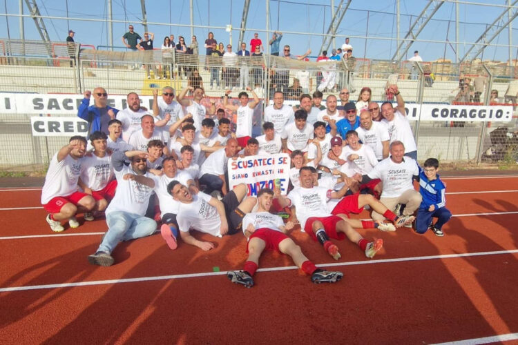 Scicli play-out Promozione Frigintini Calcio in campo durante la partita