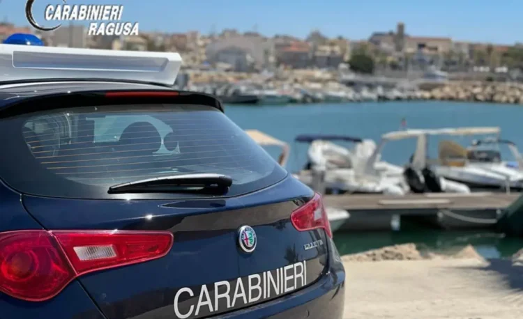 Controllo dei carabinieri sulla SP19 a Scoglitti dopo un arresto