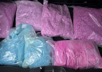 Migliaia di pillole di ecstasy rosa e azzurre sequestrate dalla polizia a Marsala