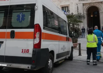 Ambulanza del 118 in Sicilia durante servizio di emergenza