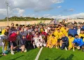 Calciatori del Modica Calcio festeggiano con la Supercoppa sul campo di Niscemi