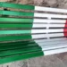 Dettaglio della panchina tricolore vandalizzata al belvedere del Pizzo a Modica 2026