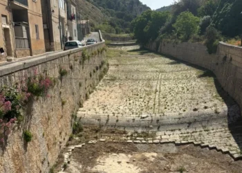 Alveo di torrente nel centro storico di Scicli, lavori sicurezza idrogeologica 2026