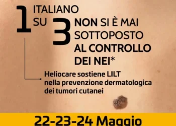 operatore sanitario controlla nei pelle tumori cutanei LILT prevenzione