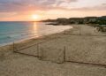 Campo da beach soccer sulla spiaggia di Scoglitti, sede delle Finali Scudetto Serie A Q8 2026