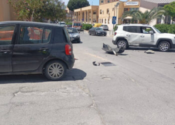 Auto coinvolte nel Vittoria incidente scuola davanti alla Pappalardo in via 1 Maggio