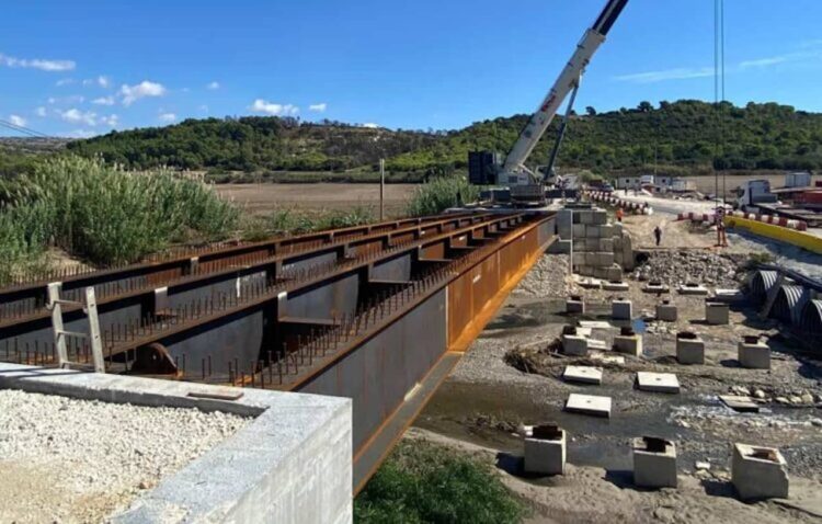 Infrastruttura del Vittoria ponte Ippari lungo la viabilità provinciale tra Vittoria e Scoglitti