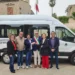 Nuovo scuolabus elettrico a Vittoria durante la consegna ufficiale in piazza Padre Pio