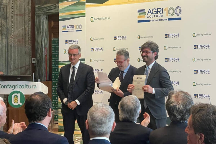 Azienda agricola a Vittoria premiata per la sostenibilità agricola nella produzione di pomodori