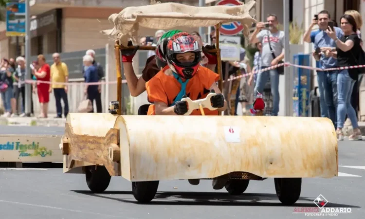 Wacky Races a Ragusa sul viale dei Platani con bolidi artigianali in gara