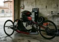 Casco da pilota e handbike di Alex Zanardi a Bologna