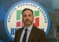 Il consigliere comunale di Forza Italia segnala passerelle incomplete, rifiuti e manutenzioni carenti nella frazione balneare di Vittoria
