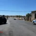 Scena dell'incidente stradale sulla via Modica-Ispica: la Fiat 600 coinvolta nello scontro con il ciclomotore e l'auto della Polizia Municipale di Modica sul luogo del sinistro in Contrada Beneventano, 2 giugno 2026.