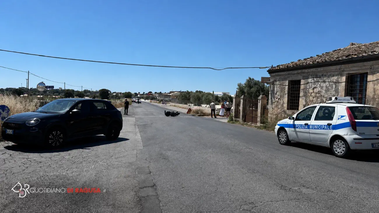 Incidente sulla Modica-Ispica: scooterista ferito dopo uno scontro con un’auto