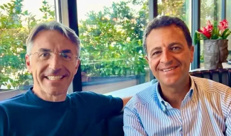 "Gianni Occhipinti insieme a Nino Minardo durante un incontro dopo l'elezione alla presidenza di Federalberghi Ragusa."
