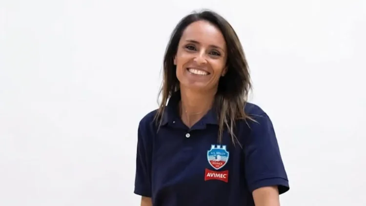 Alessandra Ruta in maglia Avimec Modica durante una foto ufficiale della società biancoazzurra