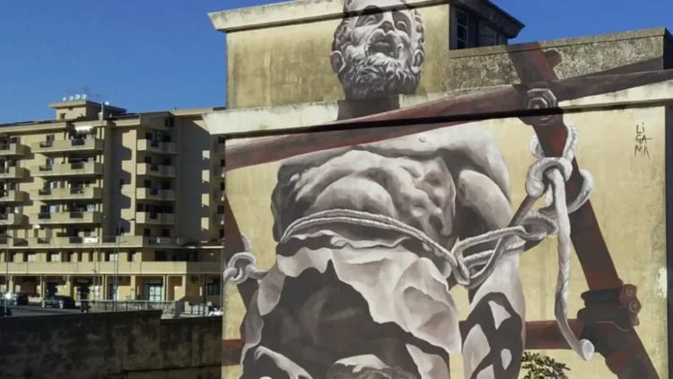 Murale del progetto Bitume sull’ex area industriale Ancione a Ragusa, simbolo della memoria produttiva della città