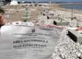 Cartello di sequestro penale della Guardia Costiera nell'area di Playa Grande a Scicli dove erano stati avviati lavori per uno chalet.