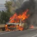 Auto in fiamme sulla Modica-Pozzallo: traffico paralizzato e lunghe code vicino a un distributore