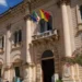 Facciata del Municipio di Scicli, sede dell’amministrazione comunale che ha annunciato azioni legali contro contenuti diffamatori sui social.