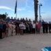 Cerimonia dell'alzabandiera della Bandiera Blu sul lungomare di Sampieri con autorità, associazioni e cittadini