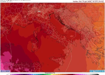 Carta meteorologica ECMWF con temperature elevate e anticiclone africano sull'Italia durante l'ondata di caldo.