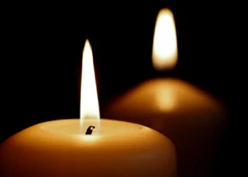 Maxi rissa davanti al suo locale, ha un malore e muore