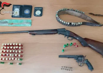 Armi e munizioni sequestrate dai Carabinieri a Testa dell'Acqua