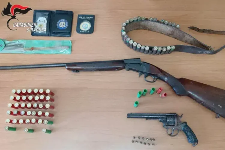 Armi e munizioni sequestrate dai Carabinieri a Testa dell'Acqua