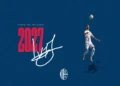 Christos Intzidis con la maglia del Modica Calcio nella grafica che annuncia la sua conferma per la stagione 2027