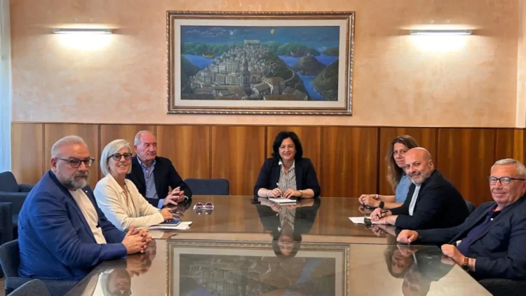 Delegazione di Confcommercio incontra la presidente del Libero Consorzio di Ragusa Maria Rita Schembari