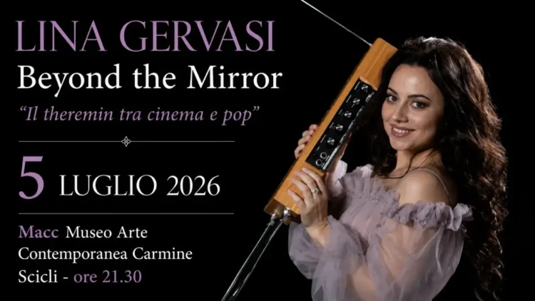 La musicista Lina Gervasi con il theremin durante la presentazione del concerto "Beyond the Mirror" in programma al MACC di Scicli.