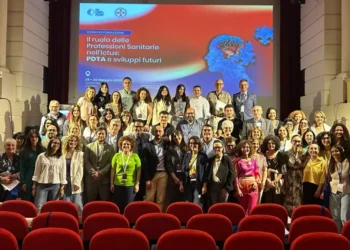 Professionisti sanitari durante il congresso sull’ictus al Teatro Naselli di Comiso