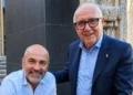 Angelo Aliquò insieme a un interlocutore durante la presentazione del libro a Ragusa nell'ambito della rassegna EXTRA VOLUME