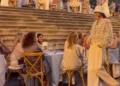Malika Ayane incanta Modica dopo la sfilata di Brunello Cucinelli