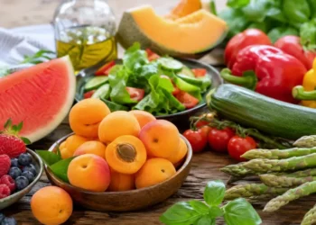 Dieta di luglio: gli alimenti di stagione che aiutano idratazione e controllo del peso