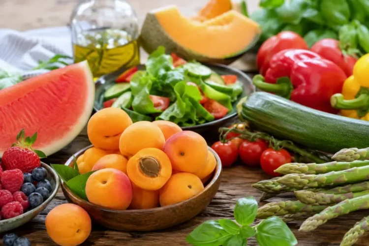Dieta di luglio: gli alimenti di stagione che aiutano idratazione e controllo del peso