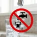 Rubinetto con bicchiere d’acqua e simbolo di divieto, immagine utilizzata per il provvedimento di non potabilità a Scicli.