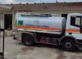 Autobotte per il trasporto di acqua potabile del Comune di Ragusa durante l'emergenza idrica nella frazione di San Giacomo