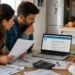 Famiglia consulta documenti e sito Inps per aggiornare l'Isee necessario all'Assegno unico