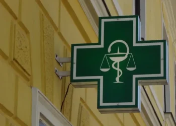 Scontro a Vittoria sulla revisione delle farmacie