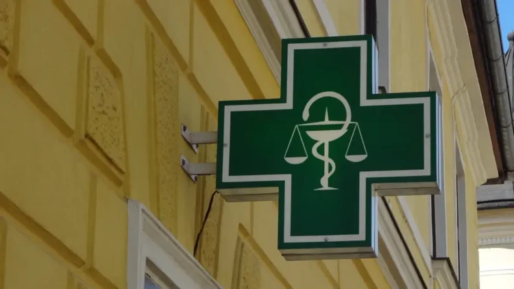 Scontro a Vittoria sulla revisione delle farmacie