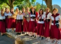Gruppo di partecipanti in abiti tradizionali durante la Festa del Grano 2026 a Chiaramonte Gulfi.