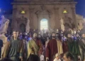 I monumentali Santoni davanti alla Chiesa di San Pietro durante le celebrazioni patronali a Modica